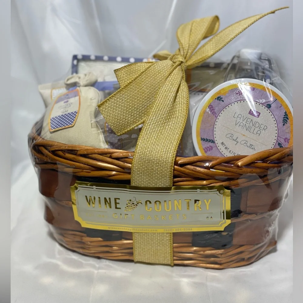NEW! WINE COUNTRY Body Spa Beauty Set in Lavender Vanilla 12” basket set